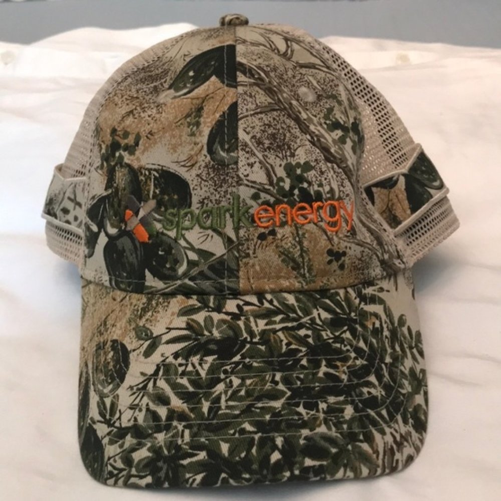 Hunting camouflage hat with adjustable strap